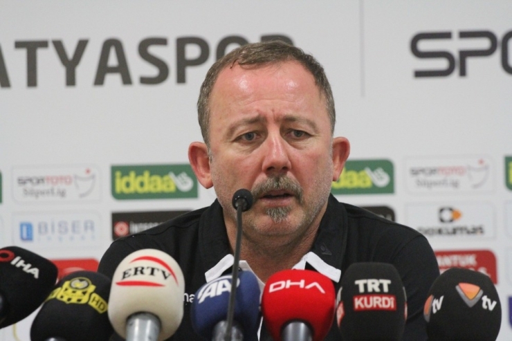 Sergen Yalçın: “Dezavantajlı Bir Skor Ama Elenmeyecek Bir Takım Değil”