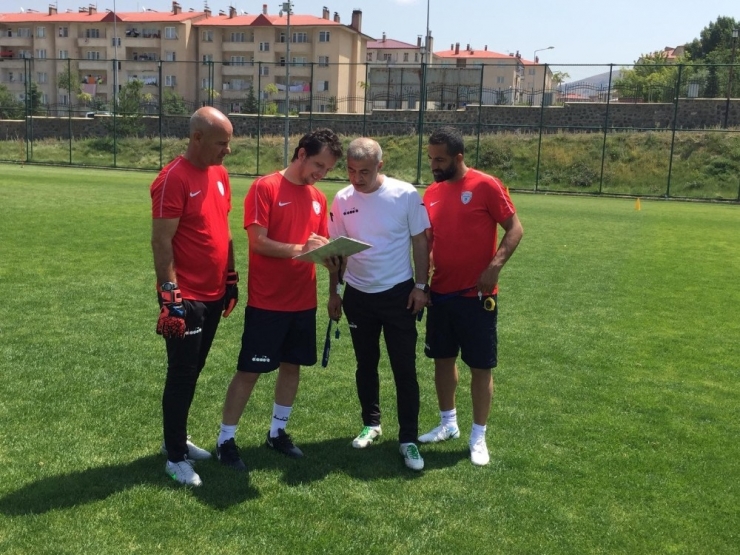 Yeşilyurt Belediyespor Kampta Tempo Arttırdı