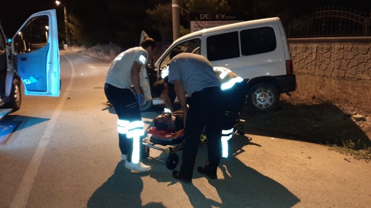 Adıyaman’da Araç Cami Duvarına Çarptı: 1 Yaralı