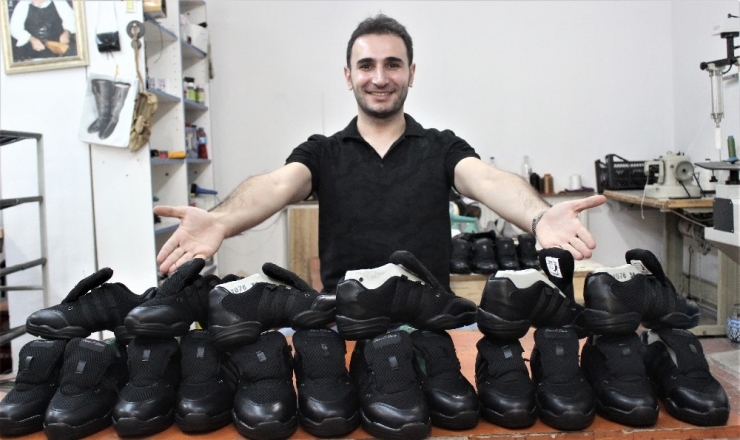 Dans Ayakkabılarını O Üretiyor
