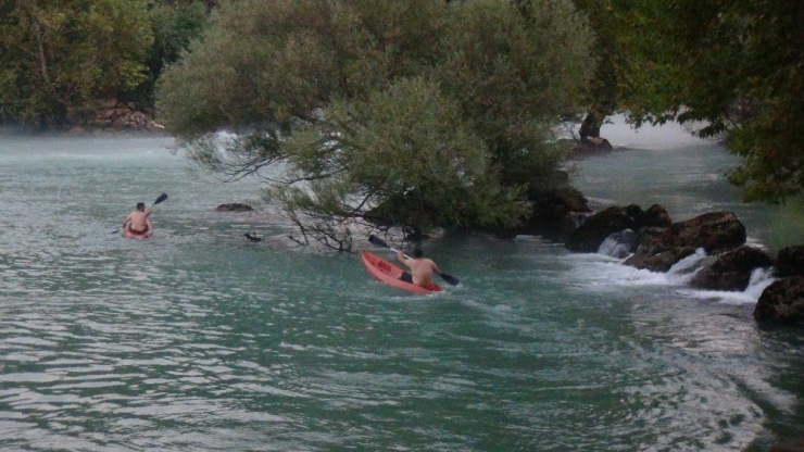 Manavgat Irmağı’nda Kaybolan Gencin Cesedine 12 Saat Sonra Ulaşıldı
