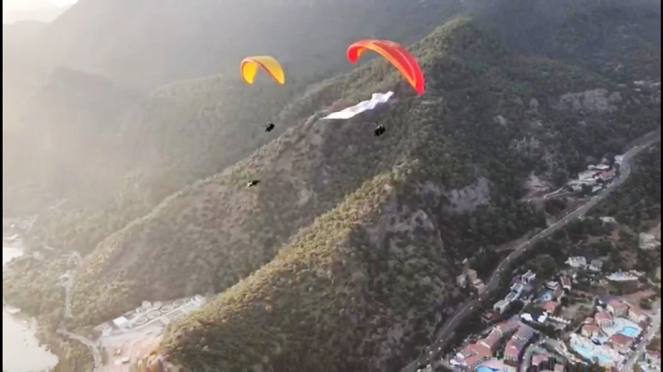 Base Jump Sporcusu Uçuşuyla Heyecanlandırdı