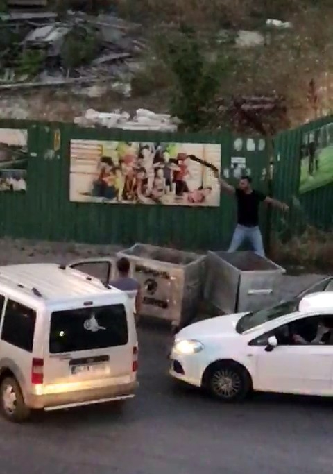 Beylikdüzü’nde, Pompalı Tüfekli, Sopalı Kavga Kamerada
