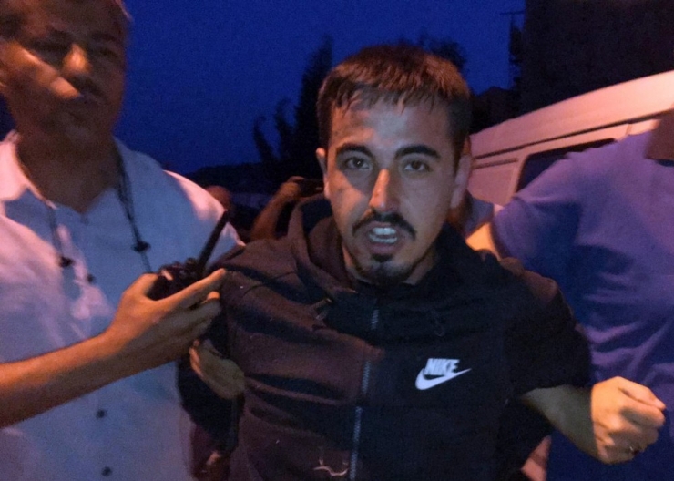 Bıçak Çektiği Kasiyeri Gasp Etmeye Çalışan Zanlı Yakalandı