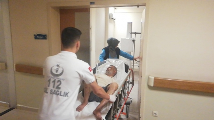 Kırmızı Işıkta Geçen Şarjlı Bisikletliye Araç Çarptı: 1 Yaralı