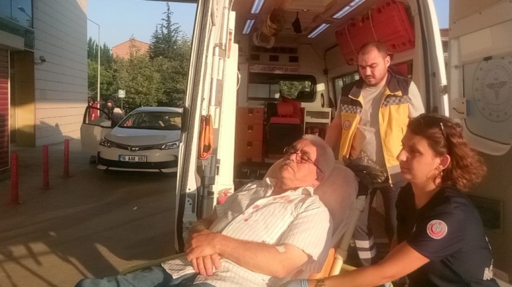 Seyir Halindeki Araçtan Kendini Attı