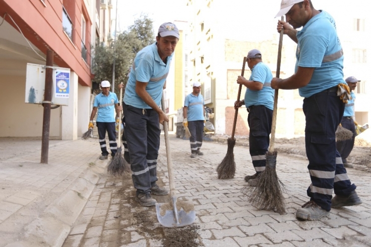Efeler Belediyesi’nden Orta Mahalle’de Moloz Temizliği