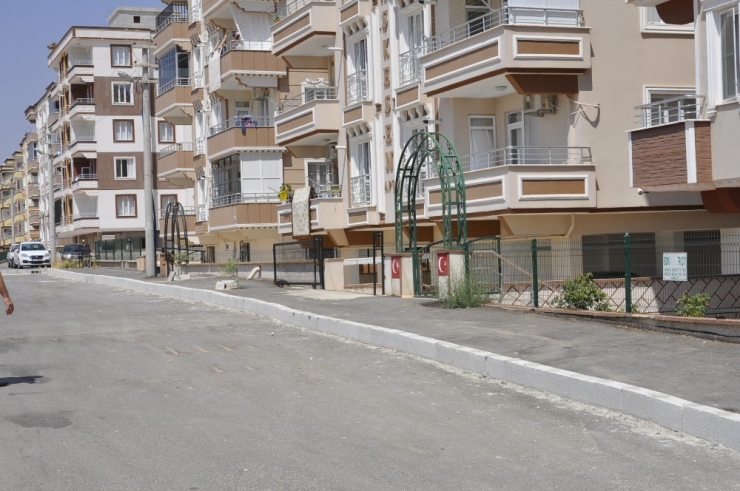 ‘Tapulu Arazim’ Deyip Yolu Kapattı