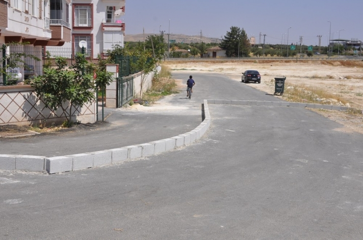 ‘Tapulu Arazim’ Deyip Yolu Kapattı