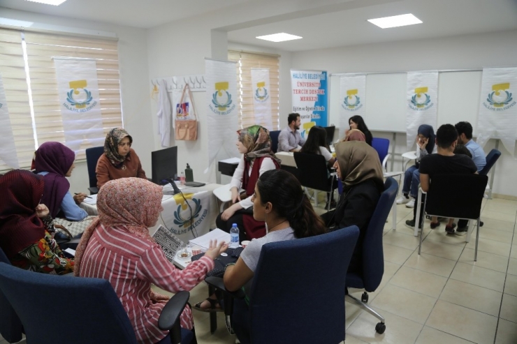 Haliliye’de Tercih Merkezlerine Yoğun İlgi