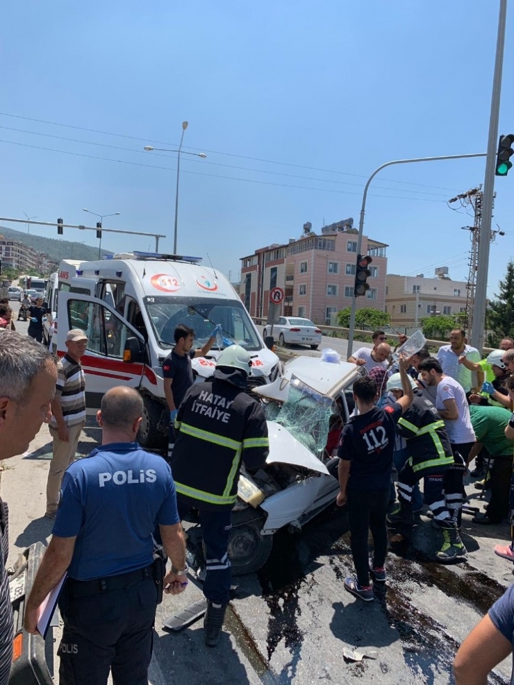 Hatay’da Ambulans İle Otomobil Çarpıştı: 2 Ölü, 1 Ağır Yaralı