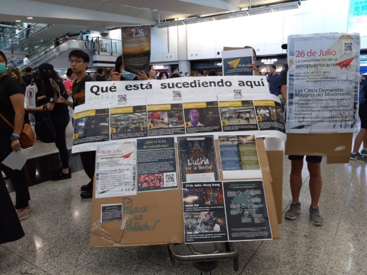 Hong Kong’da Protestolar Havaalanına Sıçradı