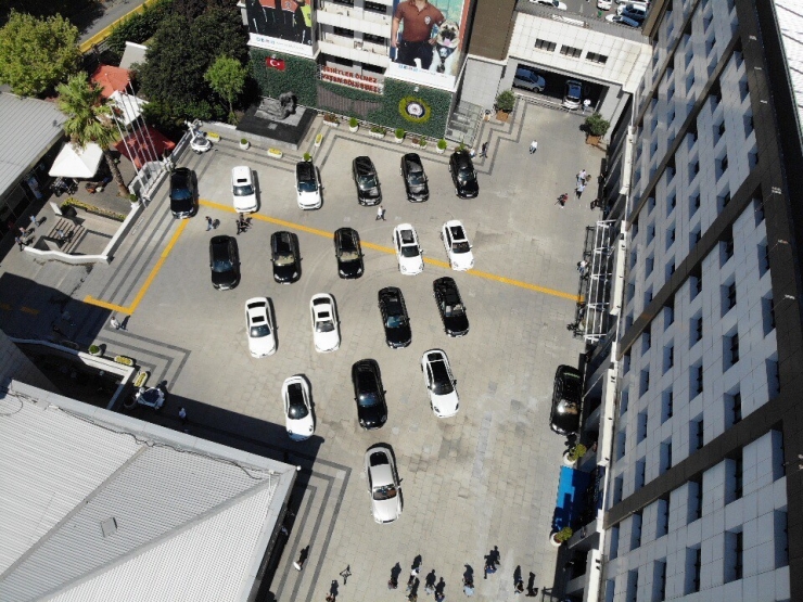 İnterpol Tarafından “Çalıntı” Kaydı İle Araması Bulunan Lüks Otomobilleri Yurda Sokan Şebekeye Operasyon