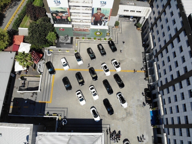 İnterpol Tarafından “Çalıntı” Kaydı İle Araması Bulunan Lüks Otomobilleri Yurda Sokan Şebekeye Operasyon