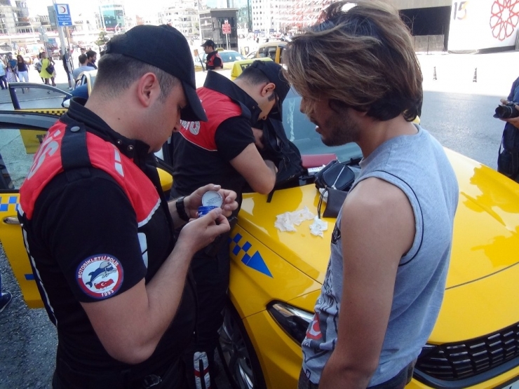 Taksim’deki “Kurt Kapanı-11” Uygulamasında Azerbaycanlı Turistin Çantasından Uyuşturucu Çıktı