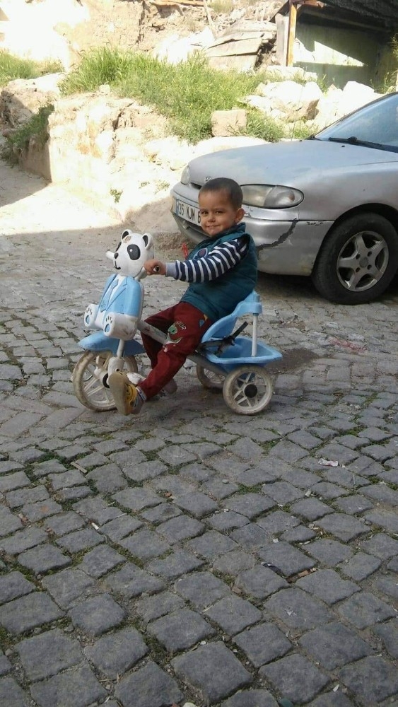 Arabada Bırakılan Çocuk Yanarak Can Verdi