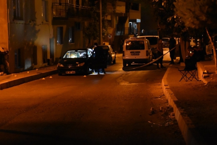 İzmir’de İki Grup Arasında Silahlı Kavga: 1 Ağır Yaralı