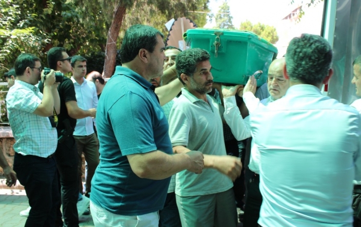 Manisa Göç İdaresi Müdürü Toprağa Verildi