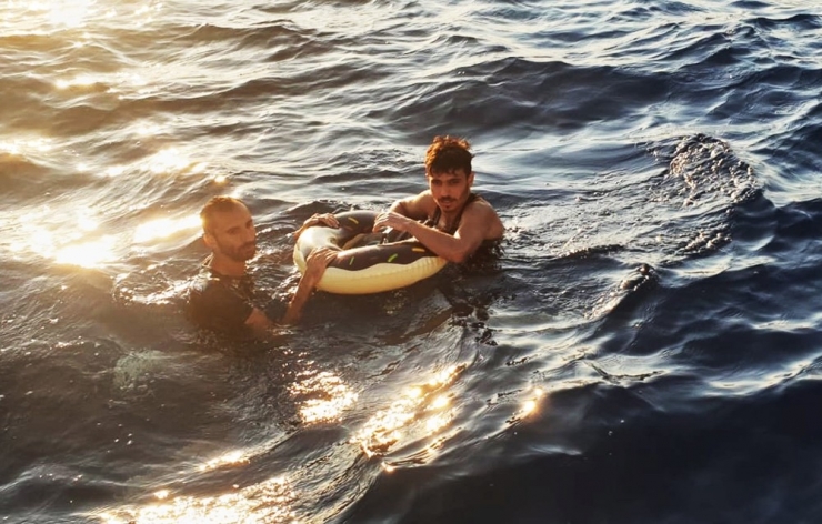 Yüzerek Ölümüne Kaçış