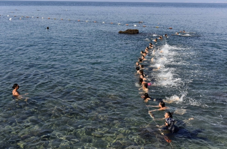 Yıldız Takım Antrenmanı Denizde Yaptı