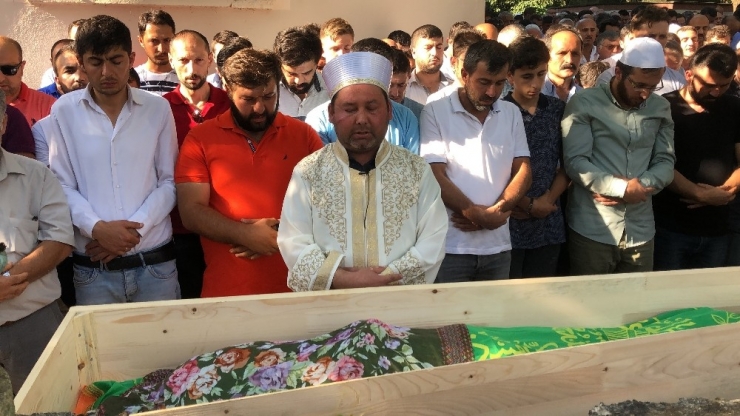 En Acı Tablo: Anne-kız Birlikte Son Yolculuğuna Uğurlandı