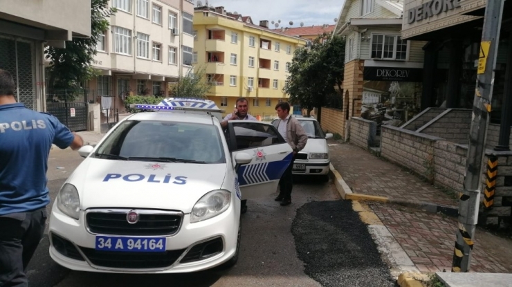 Parasını İsteyen Alacaklının Kafasını Kaldırım Taşıyla Yardı