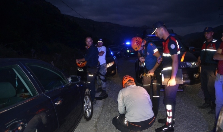 Selfie Çekerken Kayalıklara Düştü
