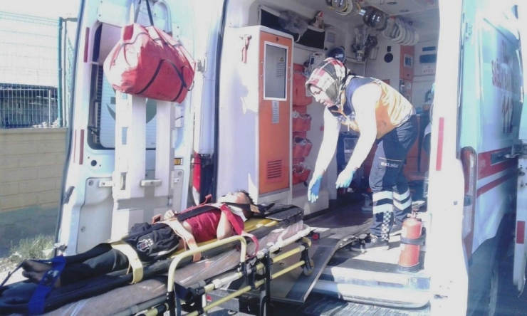 Minibüs Otomobil İle Çarpıştı: 8 Yaralı