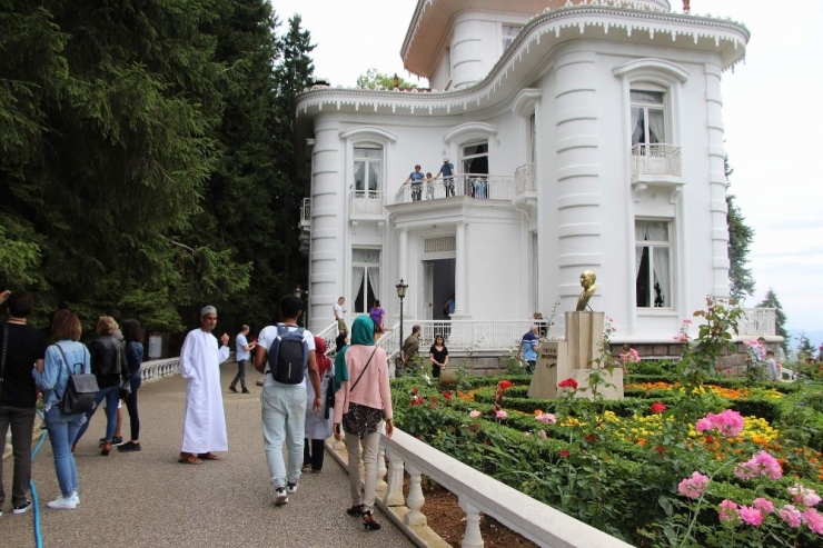 Atatürk Köşkü’nü Ziyaret Eden 4 Kişiden Biri Yabancı