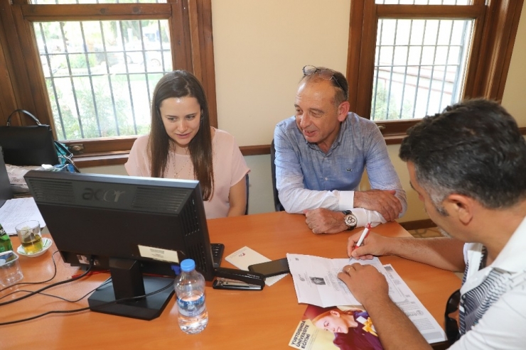 Gençlere Yol Gösteriyorlar