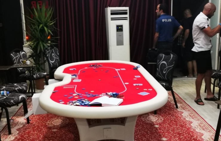 Alanya’da Kurpiyer Kadınlı Poker Partisini Polis Baskını