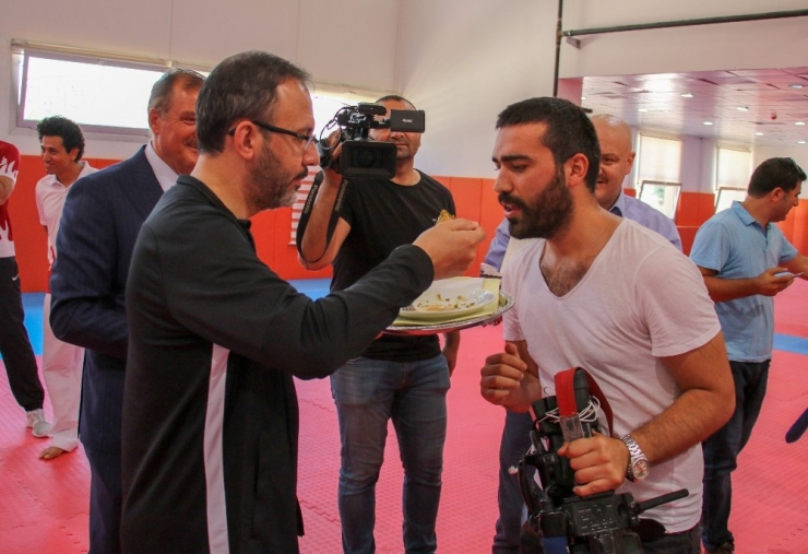 Bakan Kasapoğlu: “Performans Noktasında Çok Güzel Neticeler Alıyoruz”