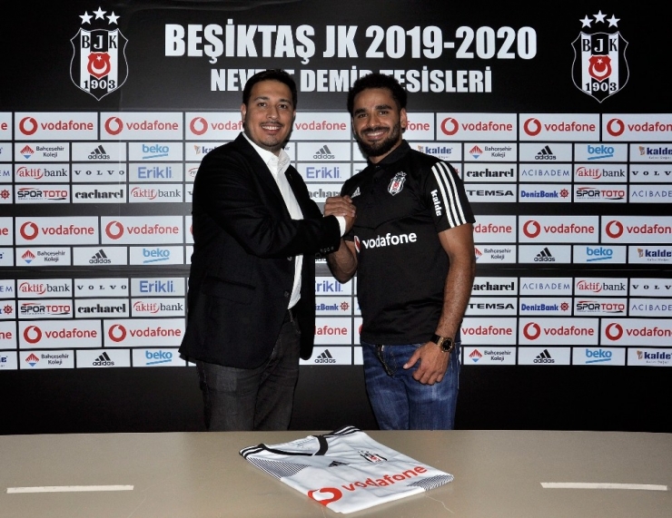 Beşiktaş, Douglas İle 3 Yıllık Sözleşme İmzaladı
