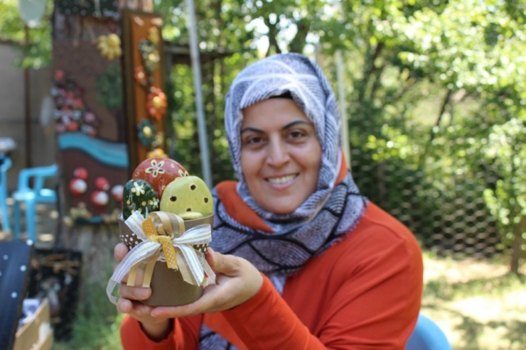 Ekmeğini Taştan Çıkaran Anne