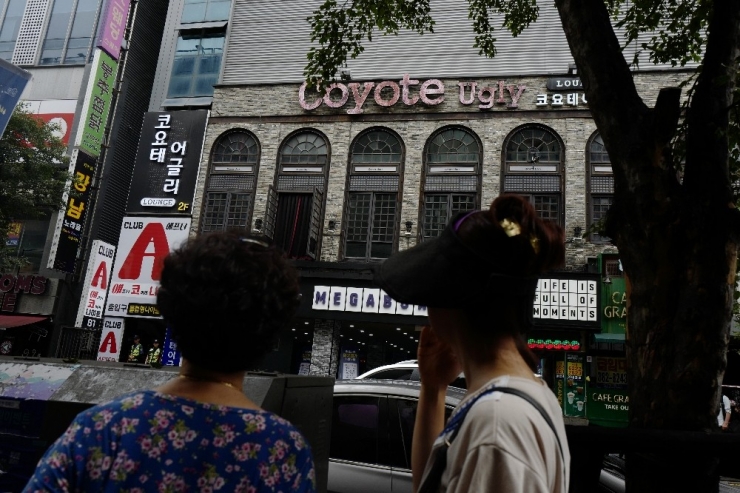 Gece Kulübünde Facia