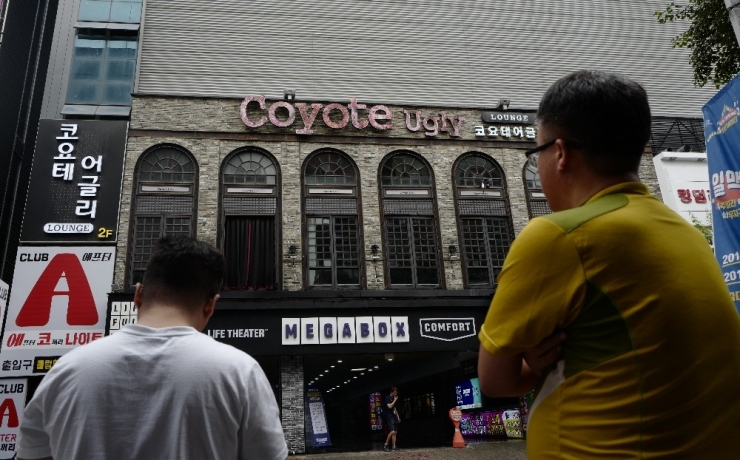 Gece Kulübünde Facia