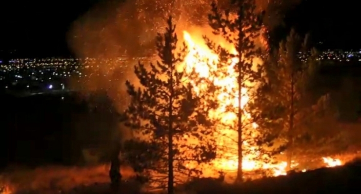 Dünyanın En Büyük Atatürk Portresinin Bulunduğu Alanın Yakınında Çıkan Yangın Korkuya Neden Oldu