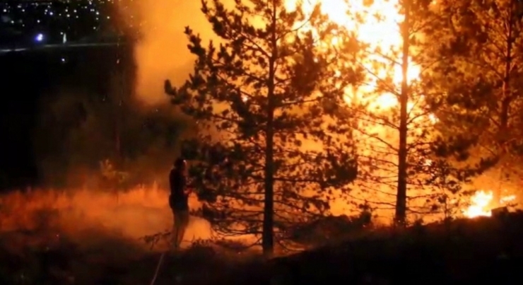 Dünyanın En Büyük Atatürk Portresinin Bulunduğu Alanın Yakınında Çıkan Yangın Korkuya Neden Oldu