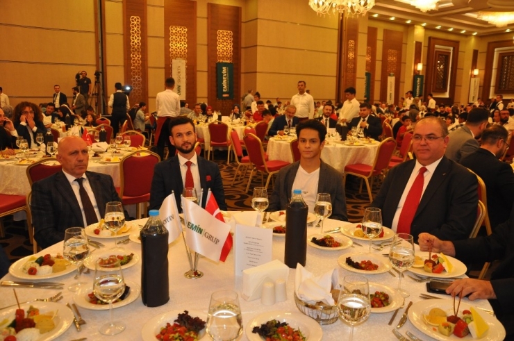 Eminevim 800 Kişiyi ’Ev’lendirdi