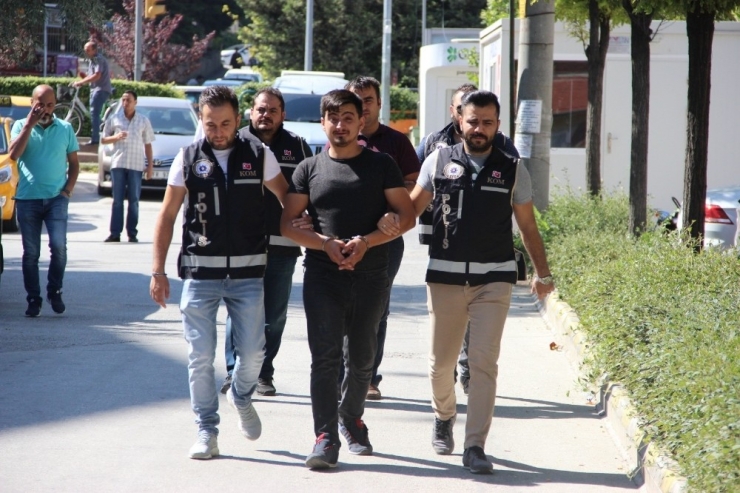 Sosyal Medyadan Silah Kaçakçılığı Yapan Şahıslar Yakalandı