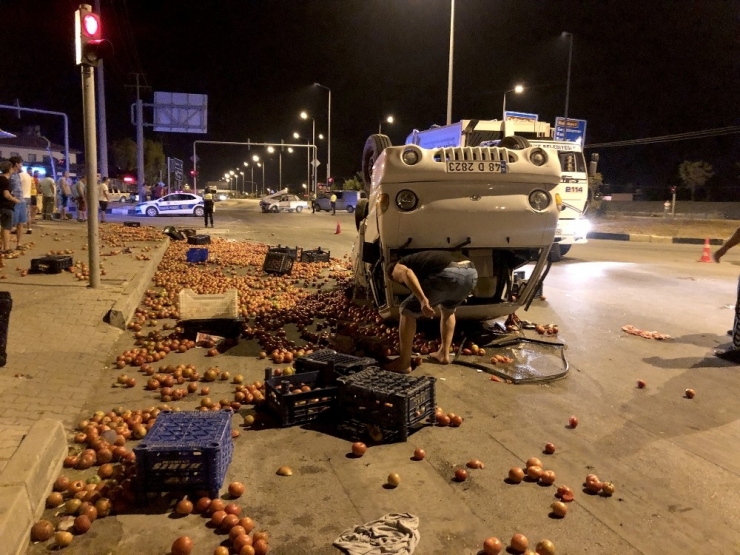 Fethiye’de Kamyonet Otomobil Çarpıştı: 4 Yaralı