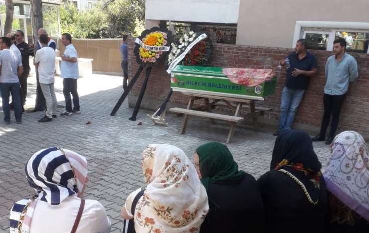 Genç Yaşta Hayatını Kaybeden Gülden Çınar Gözyaşları Arasında Defnedildi