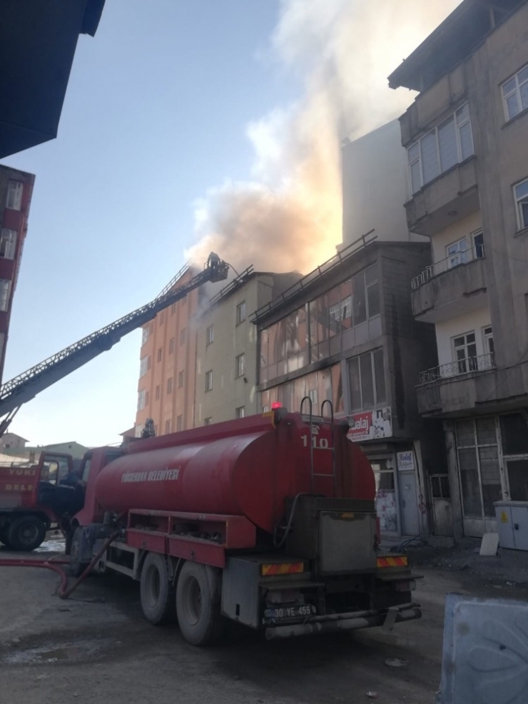 Yüksekova’da Korkutan Yangın