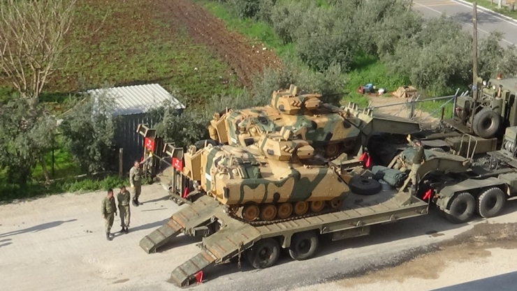 Suriye Sınırına Tank Sevkıyatı Sürüyor