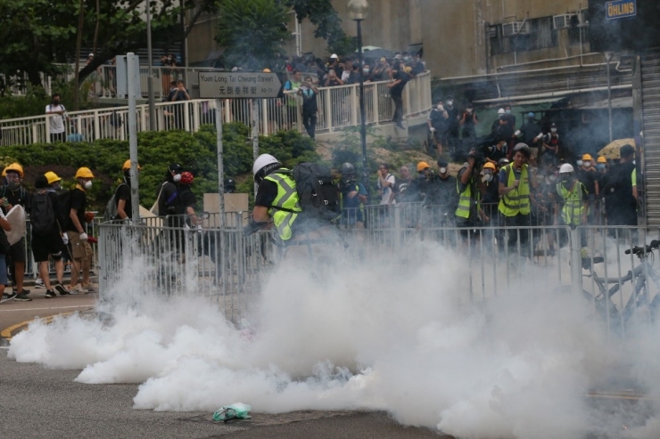 Hong Kong’da Göstericiler Ve Polis Yine Çatıştı