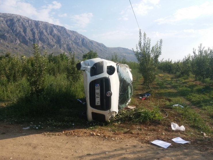 Isparta’da Kaza Yapan Araç Elma Bahçesine Yuvarlandı