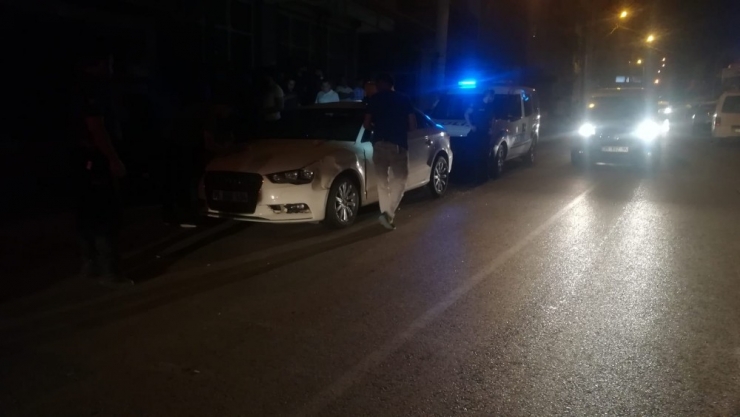 İzmir’de Otomobil Sürücüsünün Çarptığı Yaya Hayatını Kaybetti