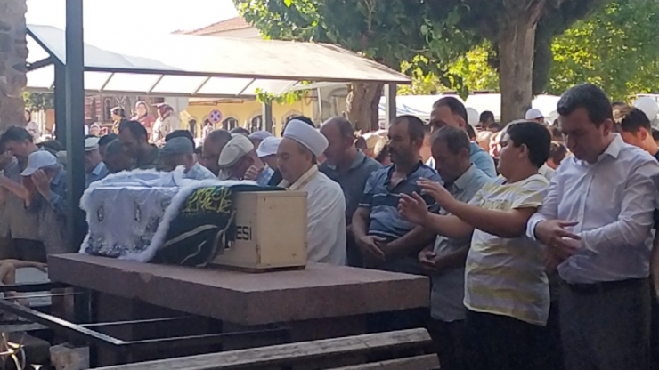 Arabada Bırakılan Ve Yanarak Can Veren Minik Melih’e En Acı Veda