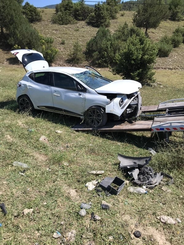 Tosya’da Otomobil Tarlaya Uçtu: 5 Yaralı