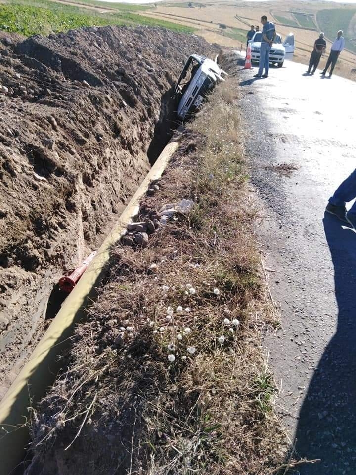 Otomobil Doğalgaz Kanalına Düştü